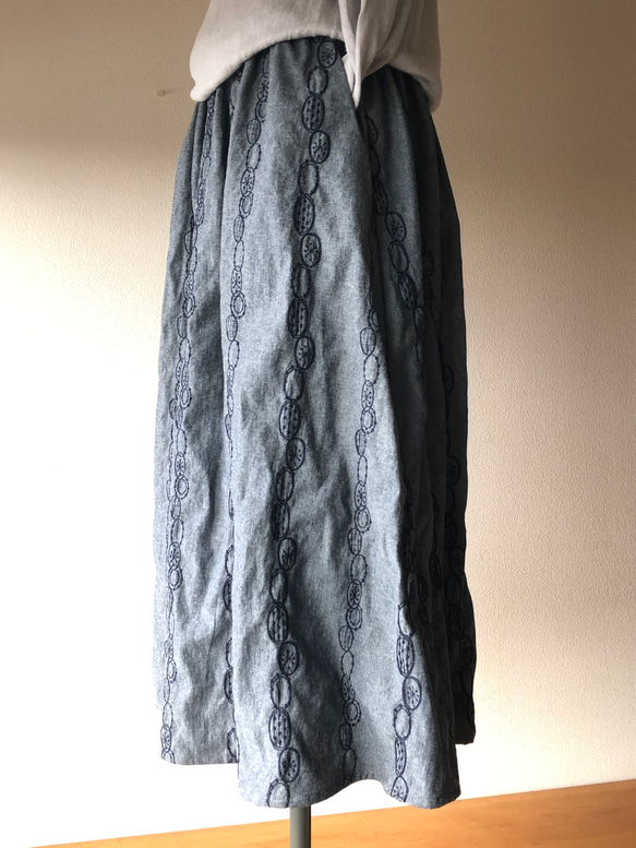 (受注制作)刺繍デニムのギャザースカート　フリーサイズ　 5枚目の画像