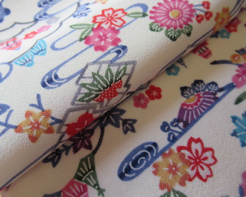 白地　型染め　流水　扇　花模様　鳥　振袖　034w 白地 型染め 流水 扇 花模様 鳥 振袖 034w