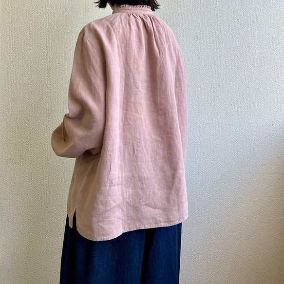 【大人のお洒落くすみピンク】繊細なギャザーが作る女性らしく美しいリネンブラウス / T215-F-PI 6枚目の画像