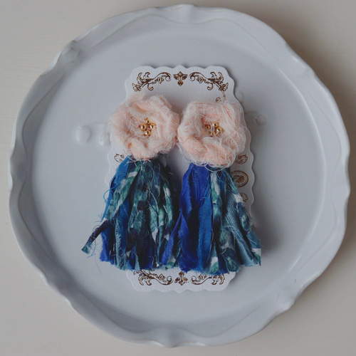 さき布のお花とタッセルのピアス/イヤリング ピアス（その他） somari