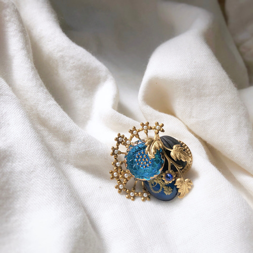 ✽ Crown leaves ✽.｡.: チェコガラスボタン ブローチ ブローチ ぶどう