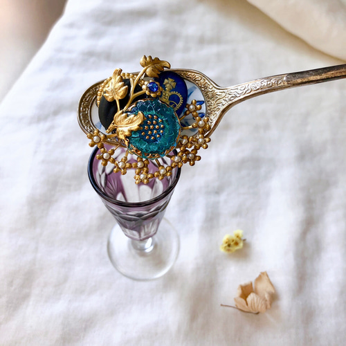 ✽ Crown leaves ✽.｡.: チェコガラスボタン ブローチ ブローチ ぶどう