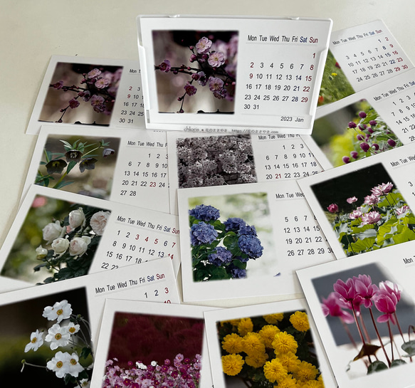 2023年カレンダー 日本の四季 月曜始まり（卓上、壁掛けケース付き） 1枚目の画像