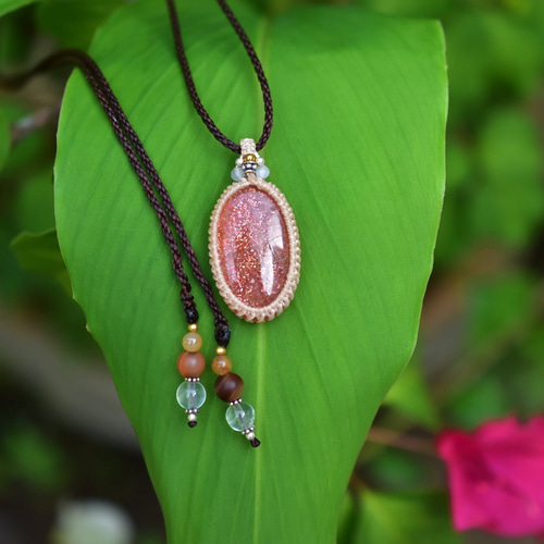 レアカラーサンストーンのマクラメネックレス サンストーンのマクラメ編み ネックレス 金属アレルギー 対応