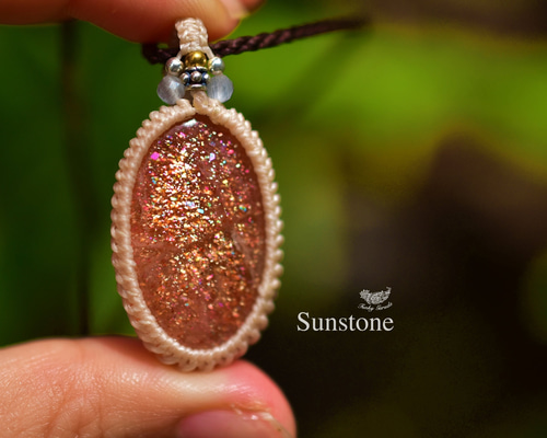 オレンジの光☆サンストーン マクラメペンダント 693 ネックレス