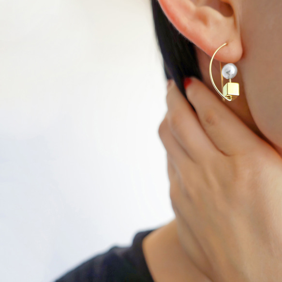 K14gf スカラップ・ピアス　ホワイトパール 1枚目の画像