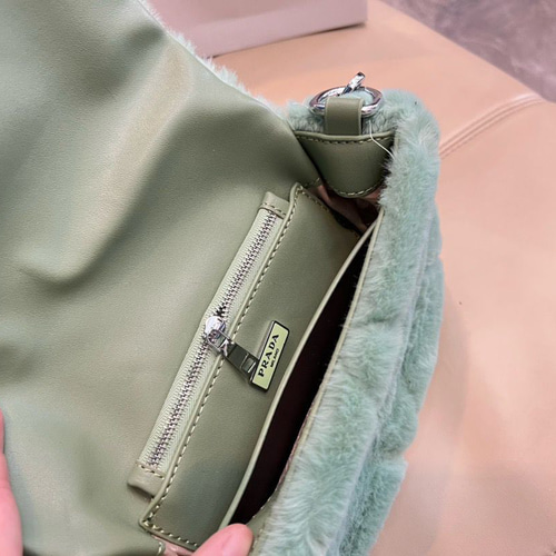 PRADAプラダシショルダーバッグ ショルダーバッグ 麦麦 通販｜Creema  