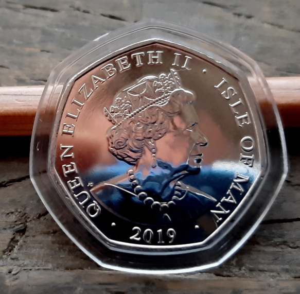 レア　マン島　エリザベス女王の50ペンスコイン 2019年 ティンカーベル TINKERBELLのデザイン ピーターパン 2枚目の画像