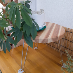 ミニテーブル　丸テーブル　折り畳みテーブル　杉無垢材集成　天然木 7枚目の画像