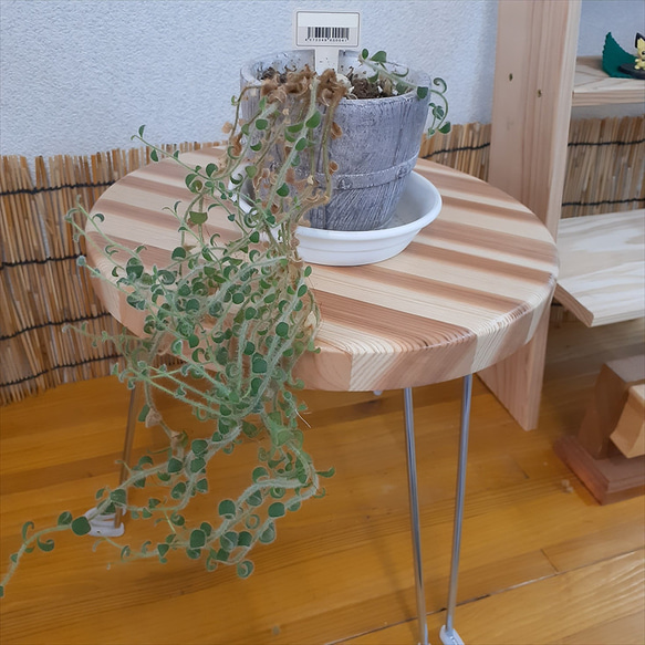 ミニテーブル　丸テーブル　折り畳みテーブル　杉無垢材集成　天然木 1枚目の画像