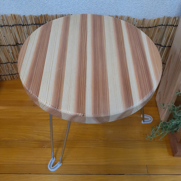 ミニテーブル　丸テーブル　折り畳みテーブル　杉無垢材集成　天然木 3枚目の画像