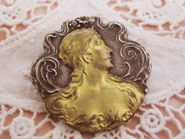 フランス製アンティーク・アール・ヌーヴォーボタン（No.B12-198） 7,029円