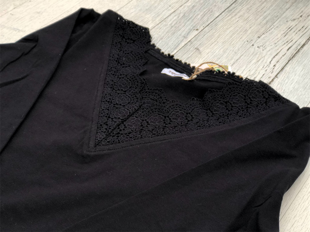 重ね着も可愛いフェミニンなロンT♡レースカットソー（20s-075）ブラック