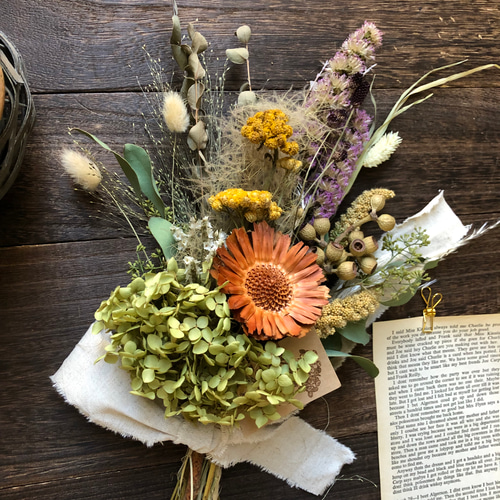 リアトリスとアナベルの秋のボタニカルスワッグ ドライフラワー