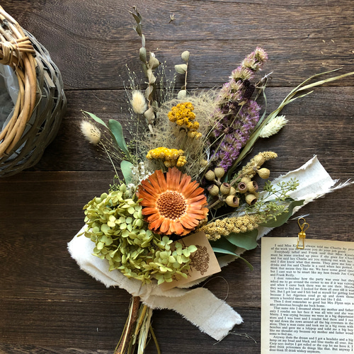 リアトリスとアナベルの秋のボタニカルスワッグ ドライフラワー