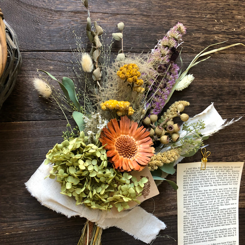 リアトリスとアナベルの秋のボタニカルスワッグ ドライフラワー