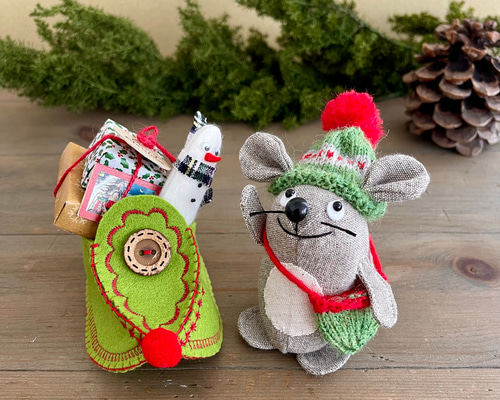 靴の中になんか入った気がするサンタ犬と、ネズミ』ハンドメイド作品 『