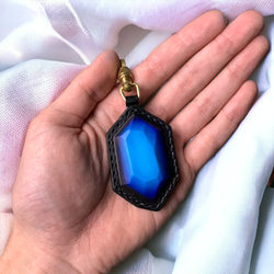 【Polyto】皮革寶石鑰匙扣（藍色）包包掛飾 第5張的照片