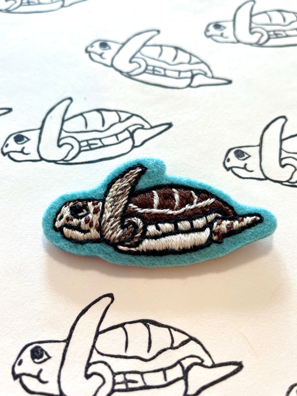 ウミガメ刺繍ブローチ 1枚目の画像