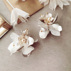 シルバー 真鍮 花 ピアス イヤリング パール 揺れる 上品 華やか 小ぶり 結婚式 ウェディング ブライダル 7枚目の画像