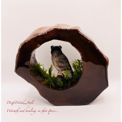一つ限りの流木アート 森の中のシマフクロウ ジオラマ 流木 フィギュア 置物 鳥 インテリア オブジェ レジン N1 6枚目の画像