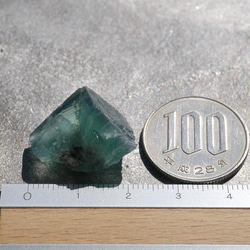 天然石約5.2g最大幅約21mmダイアナマリア鉱山産フローライト結晶原石グリーン強蛍光[dmfl-220926-05] 12枚目の画像