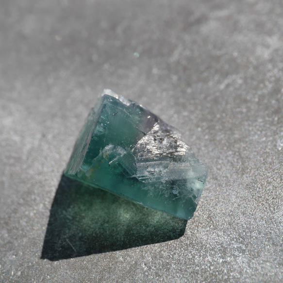 天然石約5.2g最大幅約21mmダイアナマリア鉱山産フローライト結晶原石グリーン強蛍光[dmfl-220926-05] 20枚目の画像