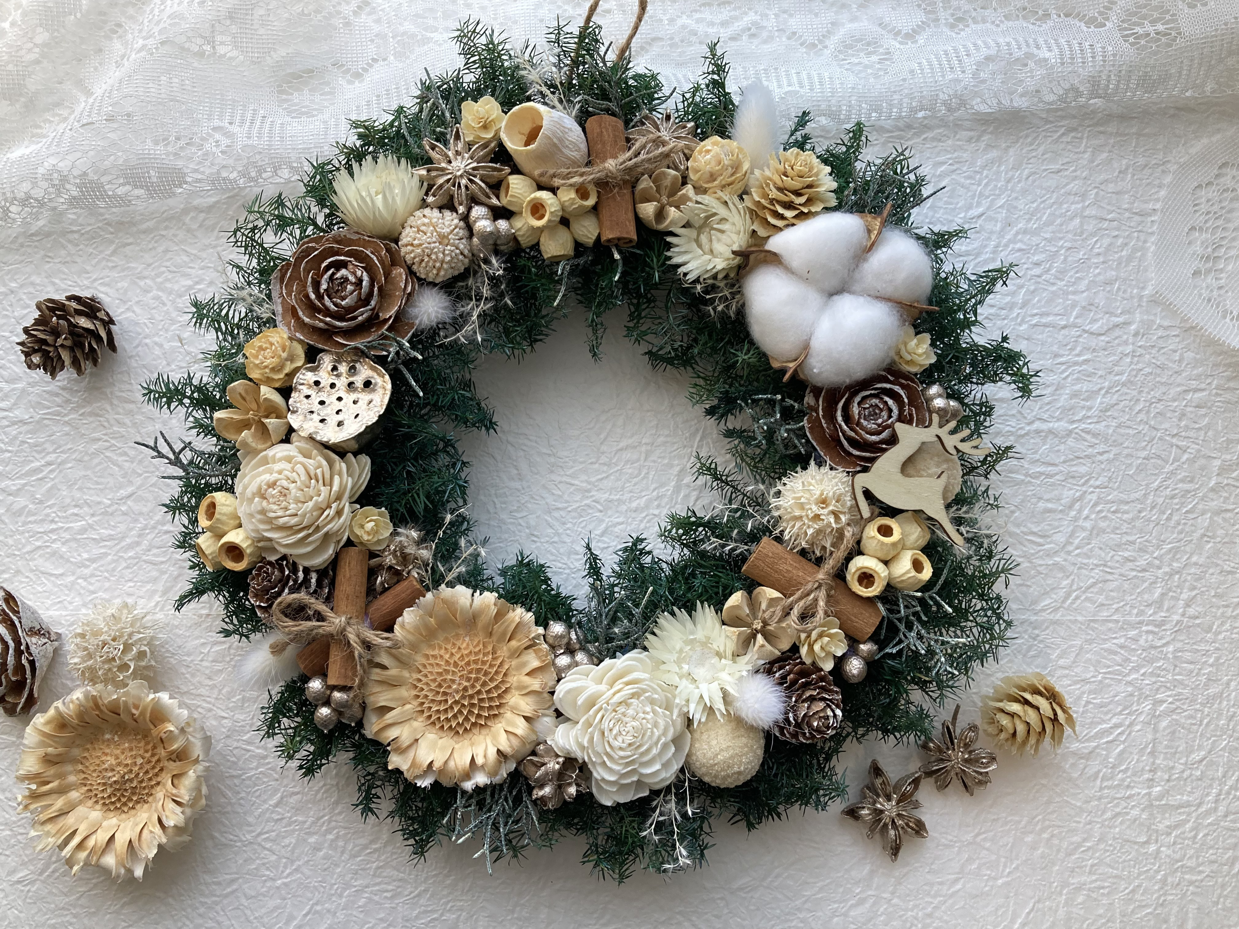 クリスマスSALEメルマガ掲載作品 クリスマス2025 プリザーブドフラワーウィンターリース クリスマスリースホワイト系