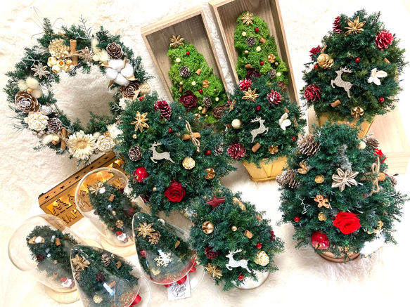 クリスマス2023 プリザーブドフラワークリスマスツリーLEDライトリース レッドのバラとクリスマスグリーンにトナカイ 16枚目の画像
