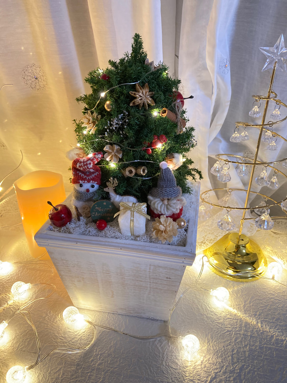 クリスマス2023 プリザーブドフラワークリスマスツリーLEDライトリース レッドのバラとクリスマスグリーンにトナカイ 19枚目の画像