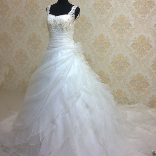 本命☆花嫁ウエディングドレス☆ロングトレーンフリルいっぱい☆豪華  