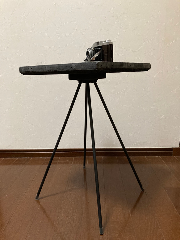 リビングテーブル・アイアンサイドテーブル　スプートニク　モルタル天板・カフェテーブル・鉄脚 7枚目の画像