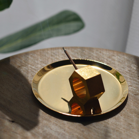 《真鍮のマルチインセンスホルダー》パロサント、線香、バンブーインセンス（竹芯香）等スティックタイプのお香にマルチに対応。 3枚目の画像