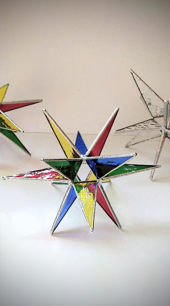 ステンドグラスで作成したカラフルな星のサンキャッチャー　Moravian　Star　オーナメント　窓飾り　光 3枚目の画像