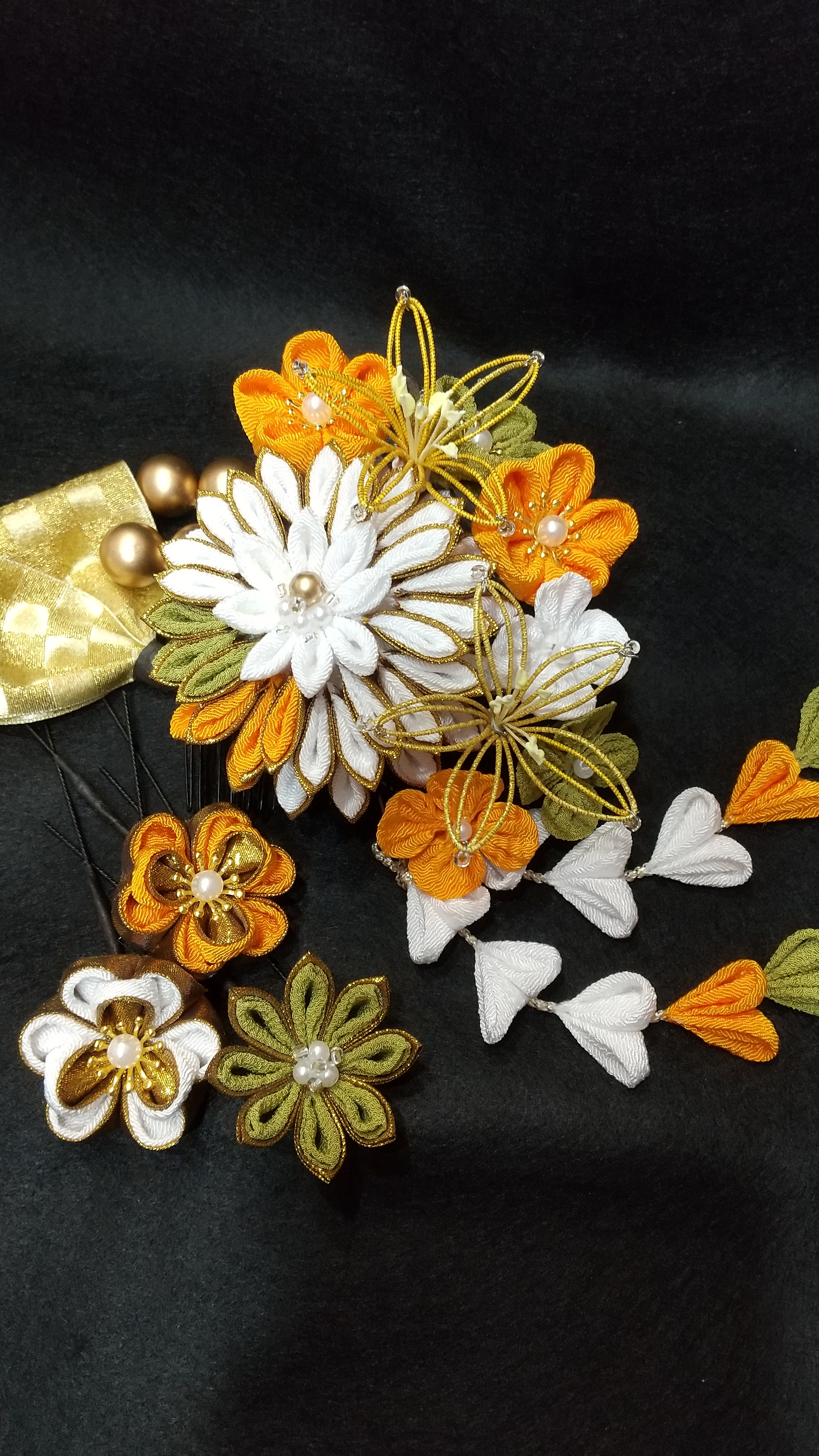 つまみ細工&水引   成人式、卒業式髪飾り｢ちりめん｣ くすみ黄緑、オレンジ、白、金