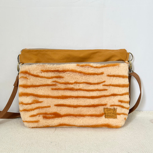 マチあり〉 トラ猫柄 ボア サコッシュ ファー ショルダーバック