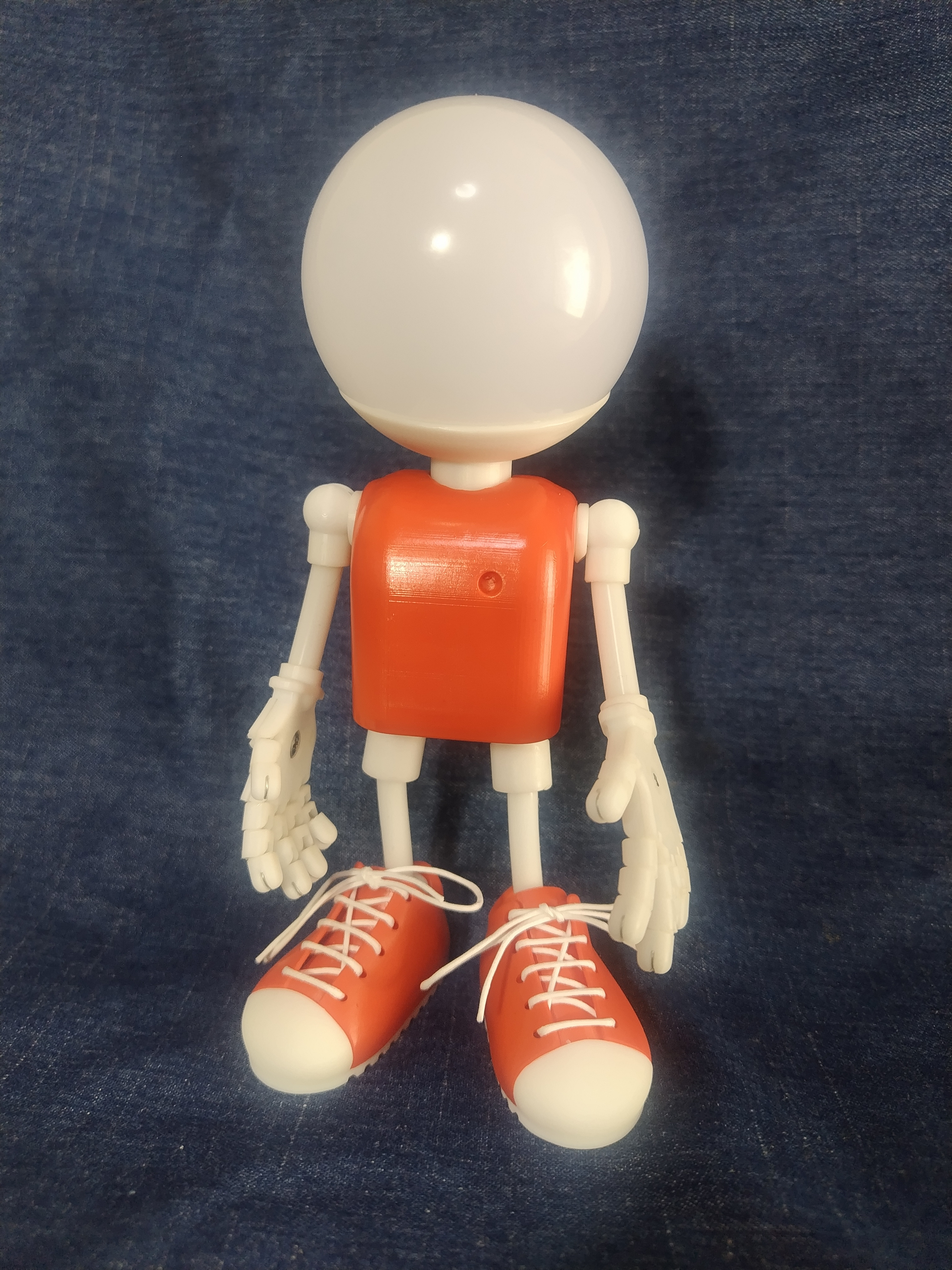 ３ｄプリンターを主に使用した、ナイトランプ　電球君