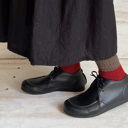 寬鬆版型！輕盈舒適，彈性布料，可愛又精緻，繫帶設計，Wallabee風格，自然外觀短靴，編號103 第2張的照片