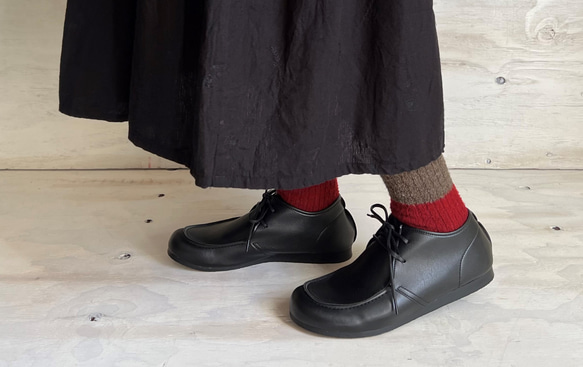 寬鬆版型！輕盈舒適，彈性布料，可愛又精緻，繫帶設計，Wallabee風格，自然外觀短靴，編號103 第2張的照片