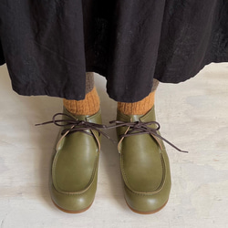 寬鬆版型！輕盈舒適，彈性布料，可愛又精緻，繫帶設計，Wallabee風格，自然外觀短靴，編號103 第3張的照片