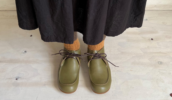 寬鬆版型！輕盈舒適，彈性布料，可愛又精緻，繫帶設計，Wallabee風格，自然外觀短靴，編號103 第3張的照片