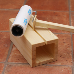 「年末特別価格」　天然木製ロング粘着ローラースタンド 3枚目の画像