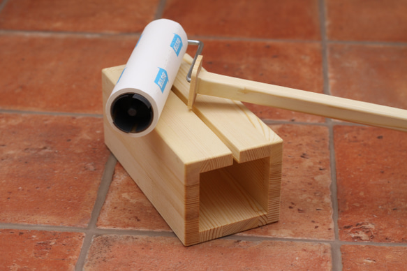 「年末特別価格」　天然木製ロング粘着ローラースタンド 3枚目の画像