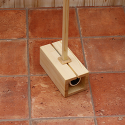 「年末特別価格」　天然木製ロング粘着ローラースタンド 2枚目の画像