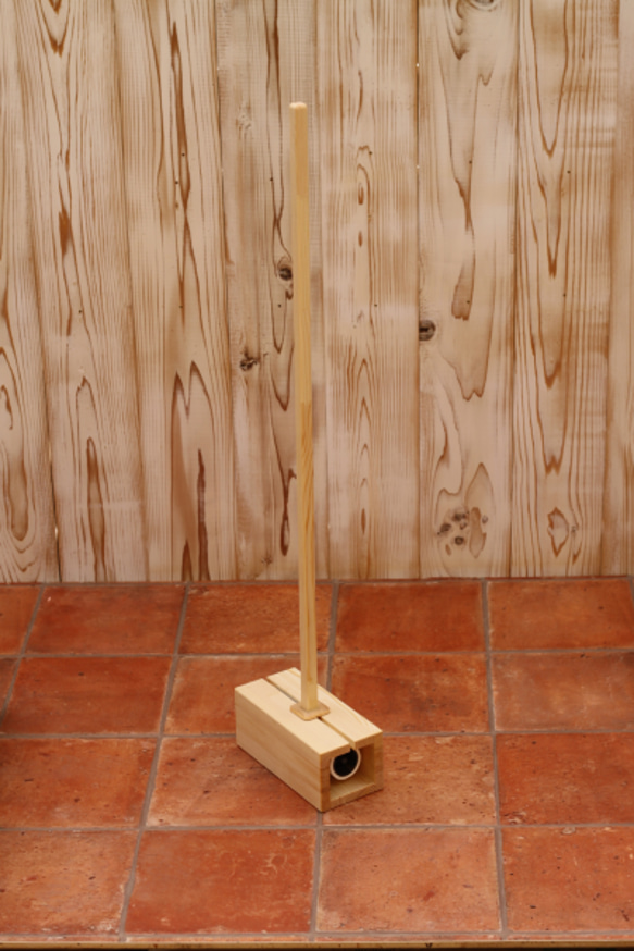 「年末特別価格」　天然木製ロング粘着ローラースタンド 5枚目の画像