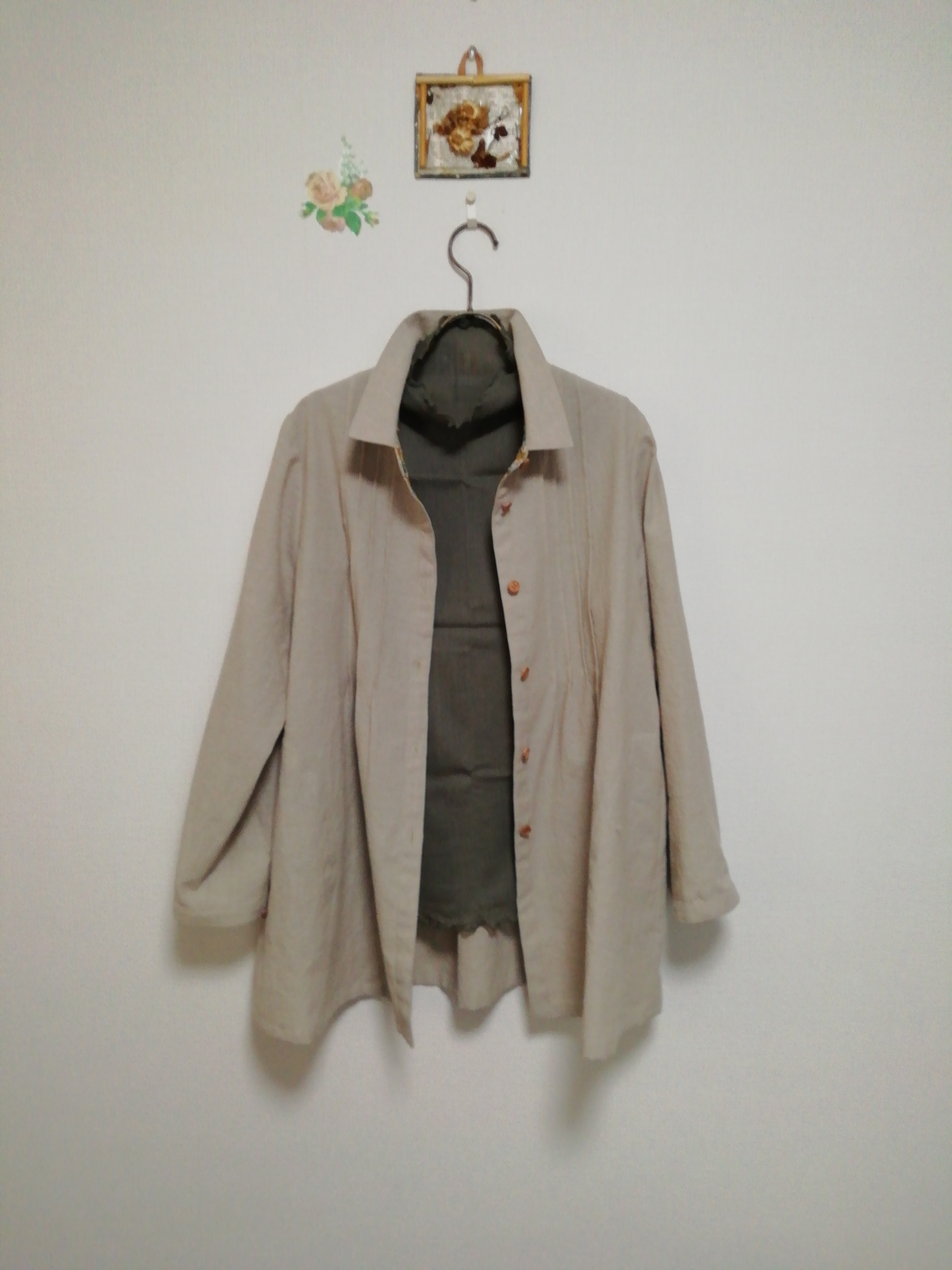 さりげなく　長袖前あきピンタックブラウス