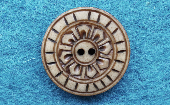 ネパールの水牛の骨ボタン：トラディショナル（BO11) 1枚目の画像