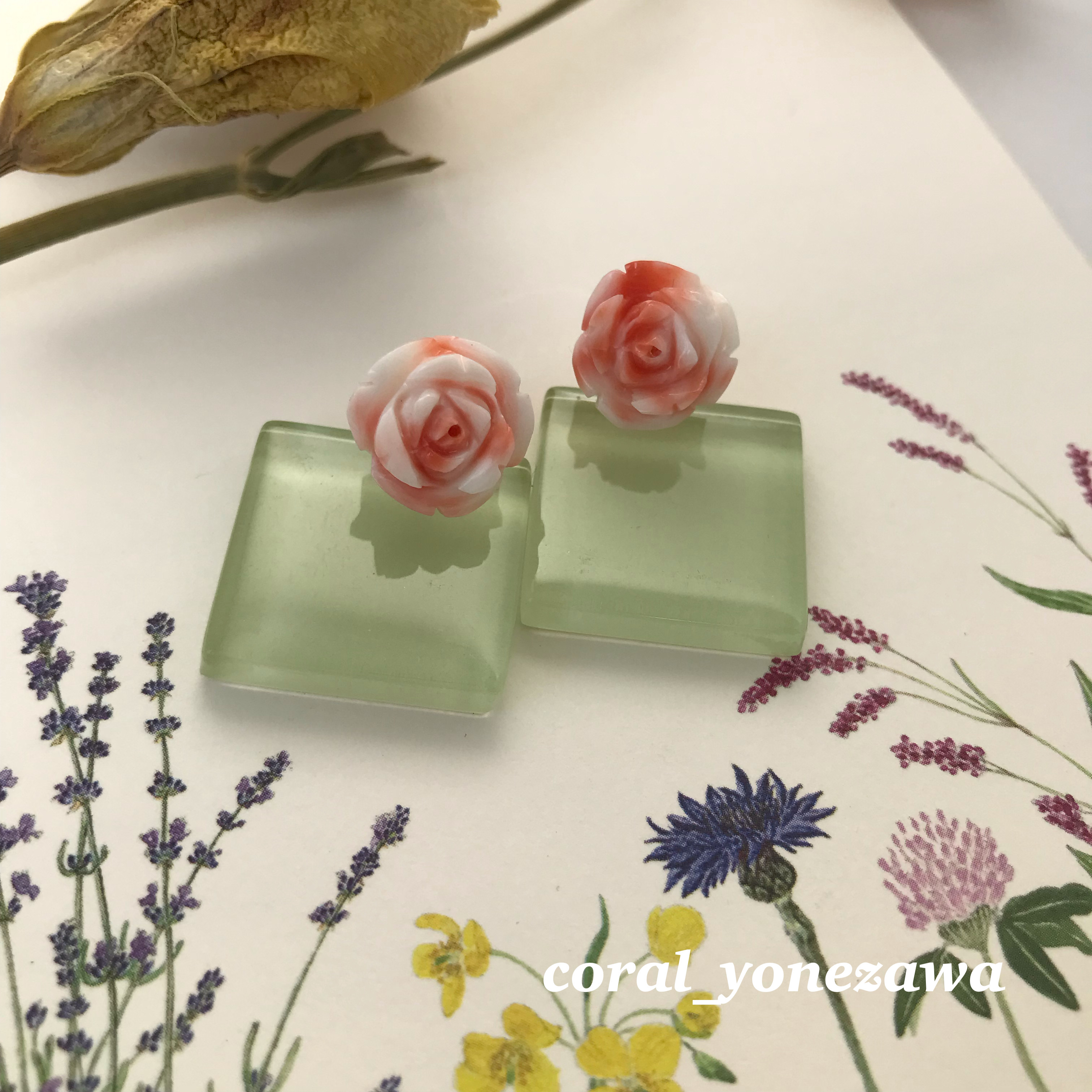珊瑚彫刻ピアス　ポスト・キャッチK18 まあるいピンクの薔薇　R40927Y2