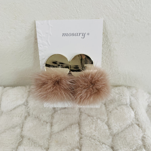 no.82 ブラウンファー秋冬ピアス