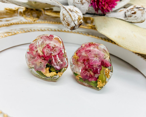 レジン ピアス エクリュホワイト 春 夏 ドライフラワー 1粒タイプ 不規則 no.851 ドライフラワーの一粒ビジューピアス フラワー 氷